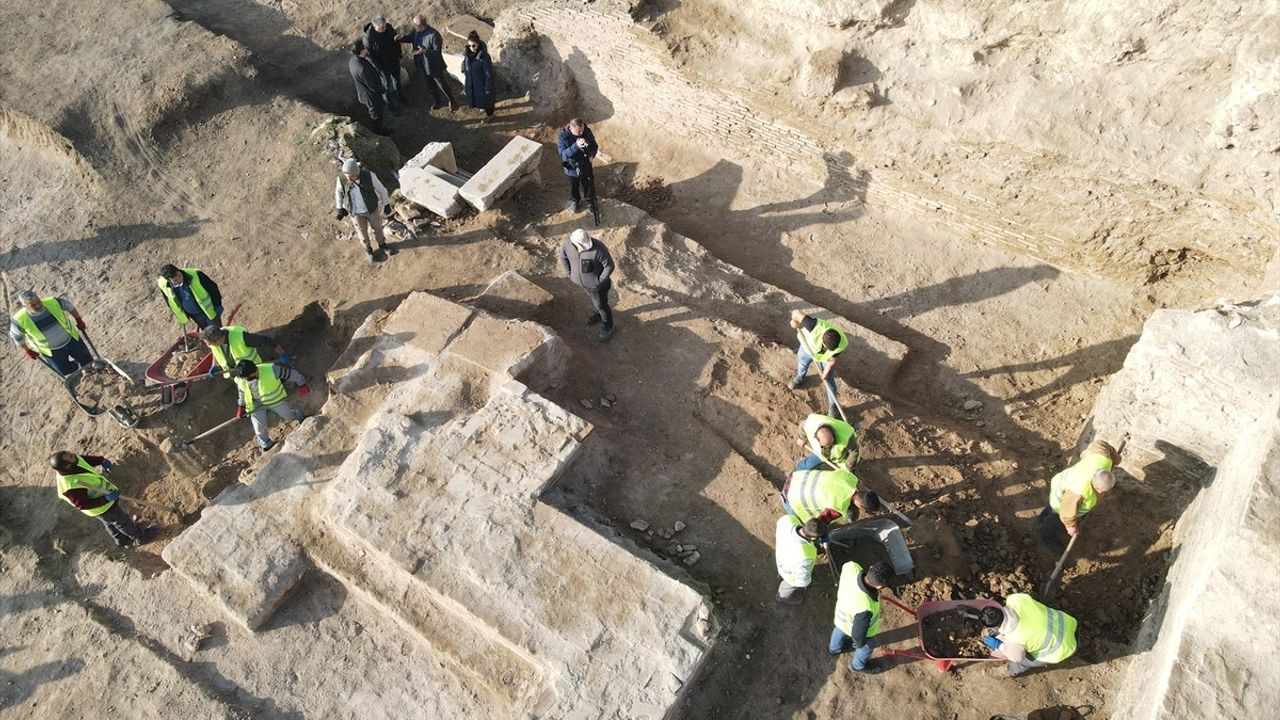 Kastamonu'daki Pompeiopolis Antik Kenti'nde İki Afrodit Heykeli Keşfedildi
