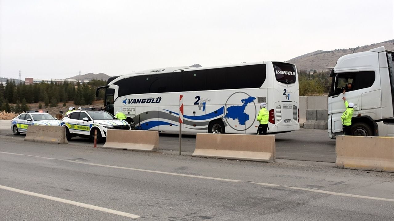 Kırıkkale'de Zorunlu Kış Lastiği Denetimi Gerçekleştirildi