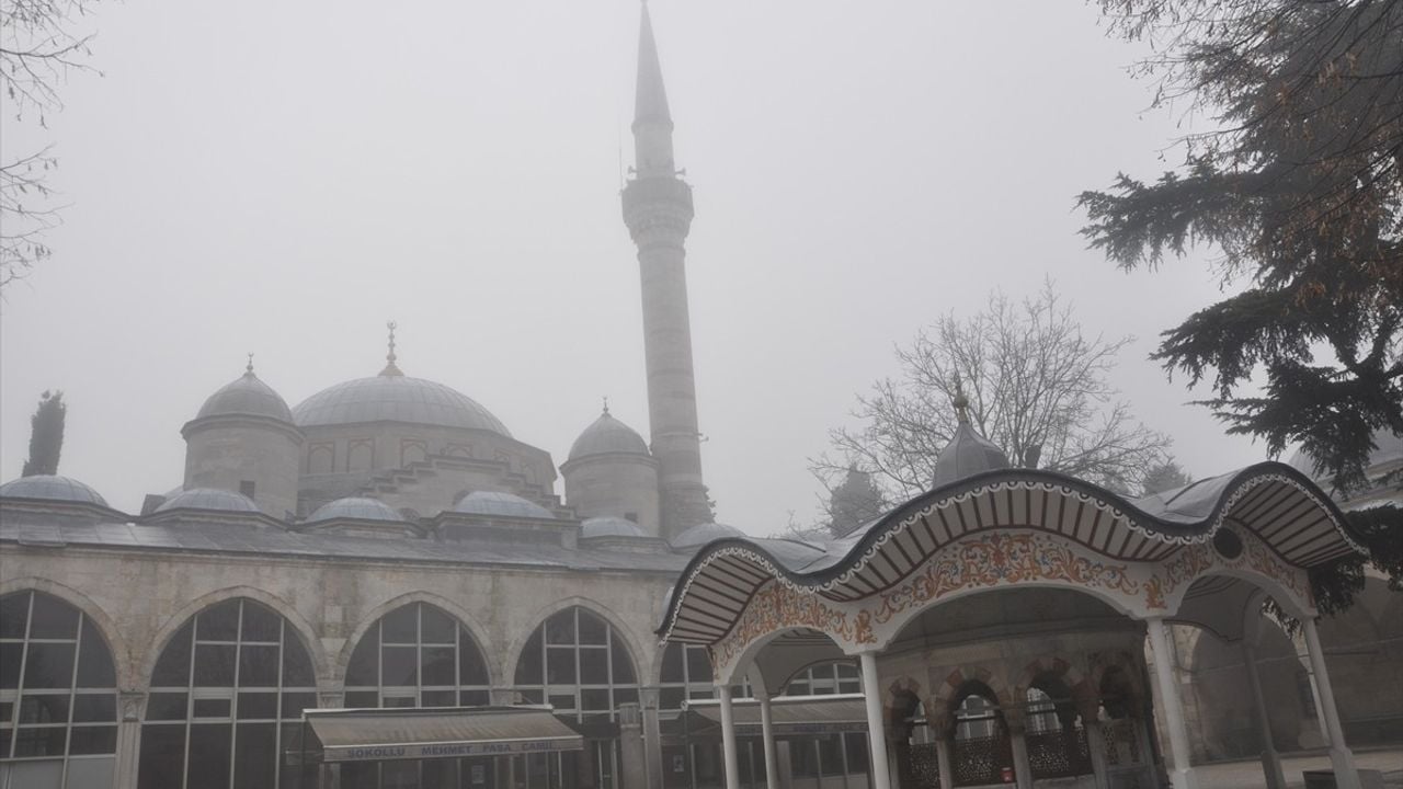 Kırklareli'de Yoğun Sis Hayatı Olumsuz Etkiliyor