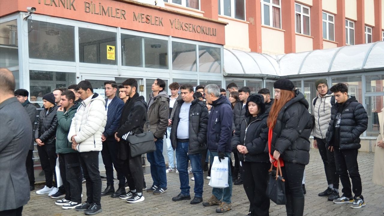 Konya'da Bıçaklanarak Öldürülen Üniversiteli Genç Taksici İbrahim Eren Peker Anıldı