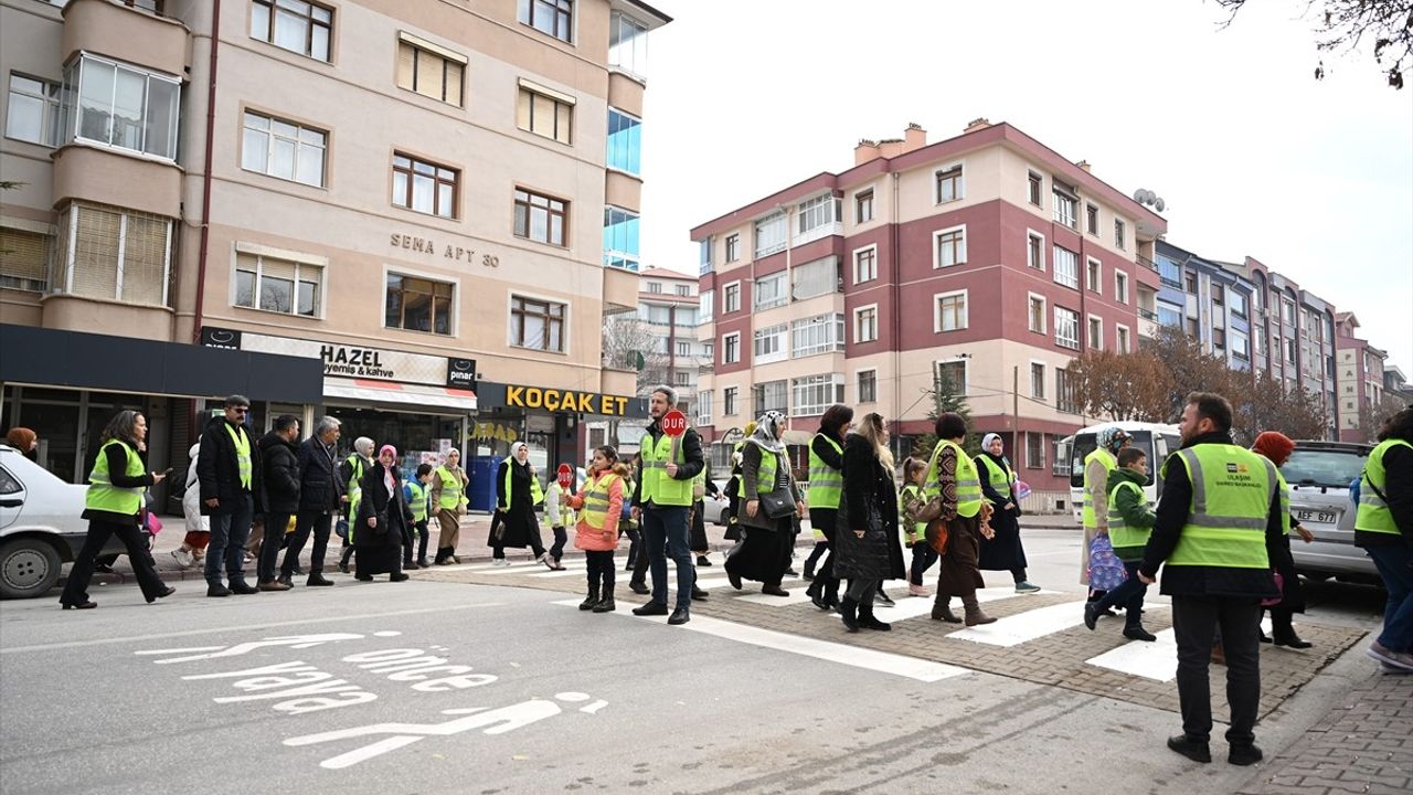 Konya'da 'Yayabüs' Projesi ile Öğrenciler Güvenle Okula Gidiyor