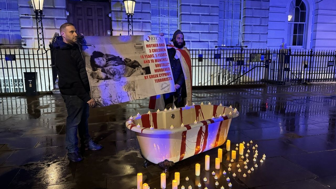 Londra'da 'Kanlı Noel' Katliamı Anısına Tören Düzenlendi