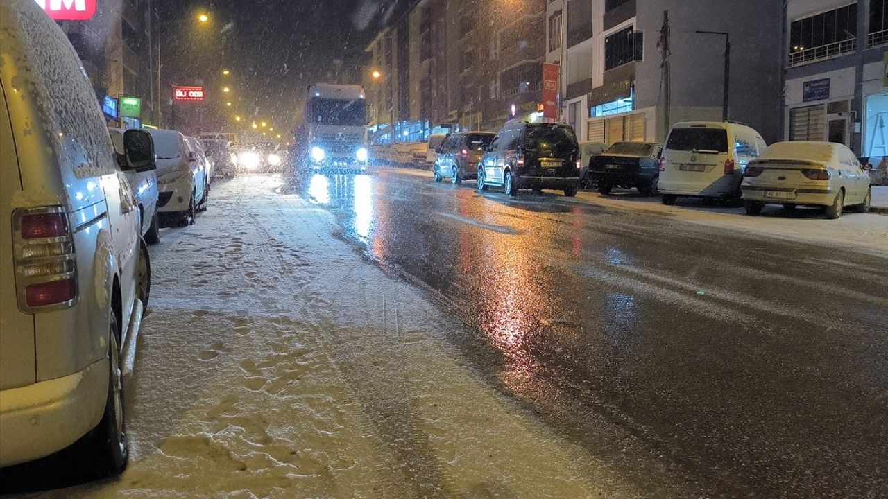 Malatya'da Etkili Kar Yağışı Hayatı Olumsuz Etkiliyor