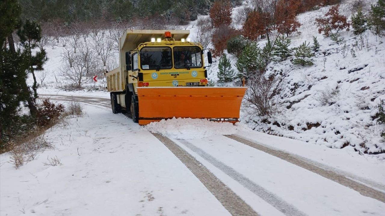 Manisa'nın Yüksek Kesimlerinde Kar Yağışı Etkili Oluyor