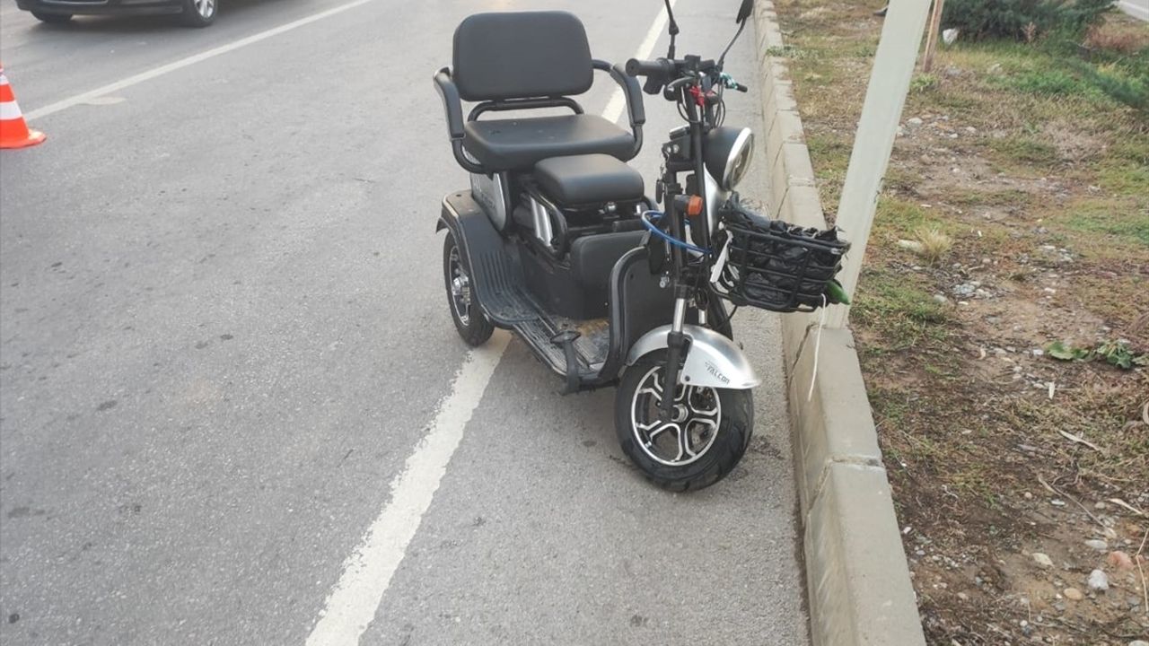 Mersin'de Elektrikli Bisikletten Düşen 70 Yaşındaki Sürücü Ağır Yaralandı