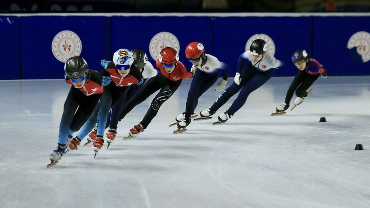 Milli Buz Patenciler Olimpiyat Kotası İçin Piste Çıkıyor