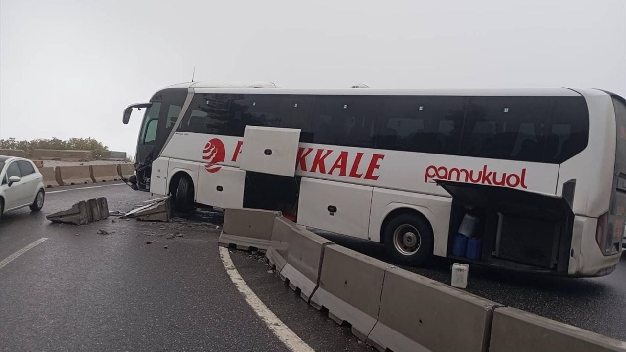 Muğla'da Yolcu Otobüsü Bariyerlere Çarptı: 5 Yaralı