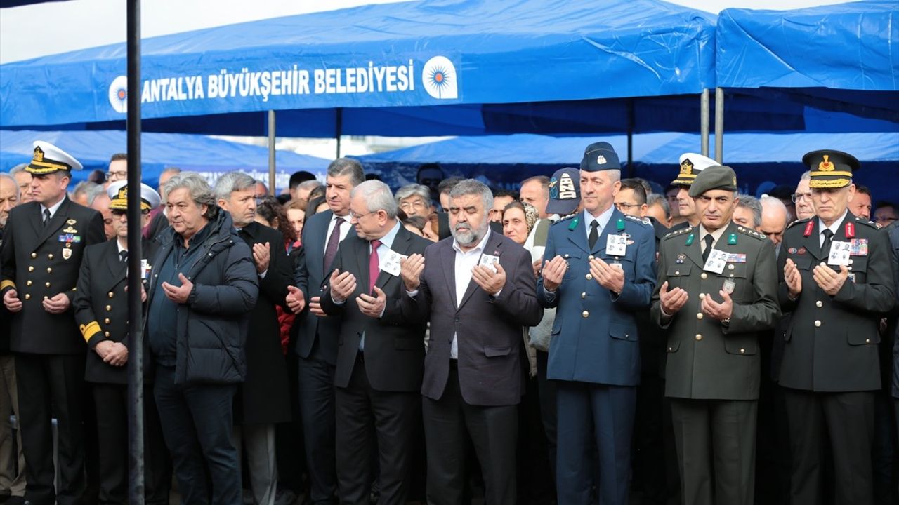 Muğla'daki Helikopter Kazasında Hayatını Kaybeden Sağlık Çalışanları İçin Tören Düzenlendi