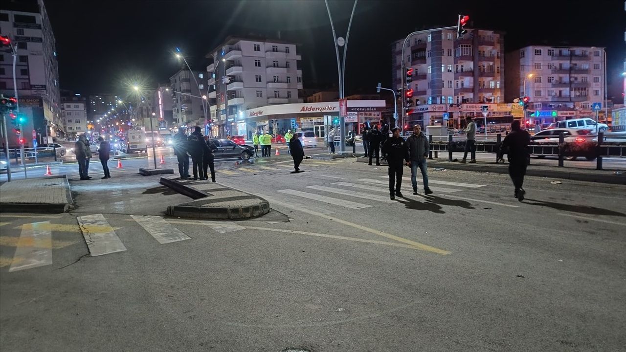 Niğde'de Polis Aracı ile Otomobil Çarpıştı: 6 Yaralı