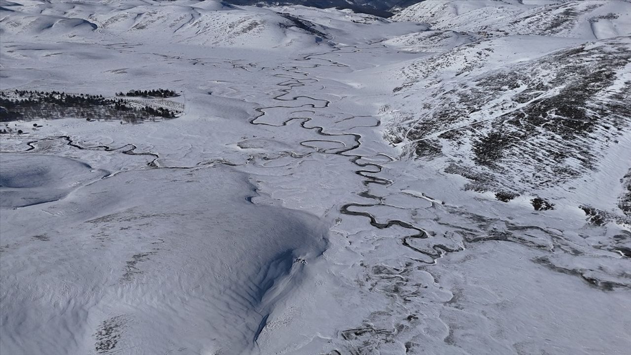 Perşembe Yaylası'nda Kış Manzarası: Kar Güzelliği Ziyaretçileri Ağırlıyor
