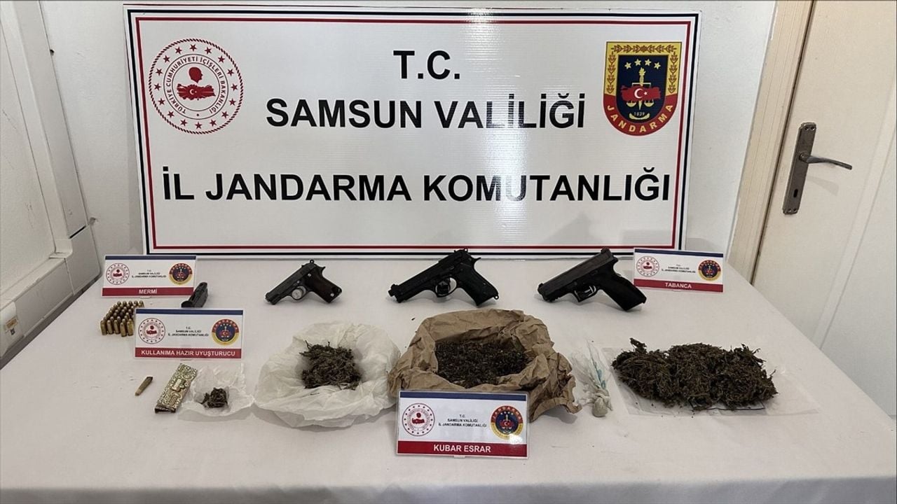 Samsun'da Kanepeye Gizlenmiş 378 Gram Uyuşturucu Ele Geçirildi