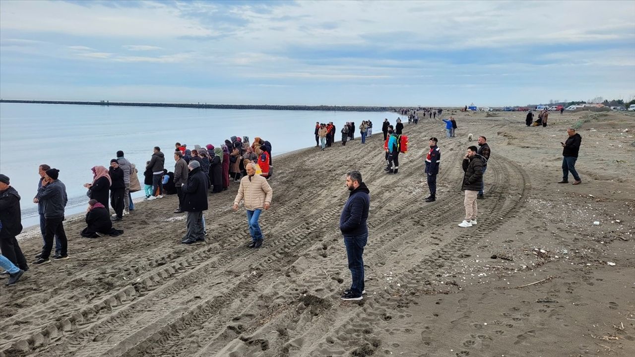 Samsun'da Kaybolan Balıkçılar İçin Arama Çalışmaları 3. Güne Girdi