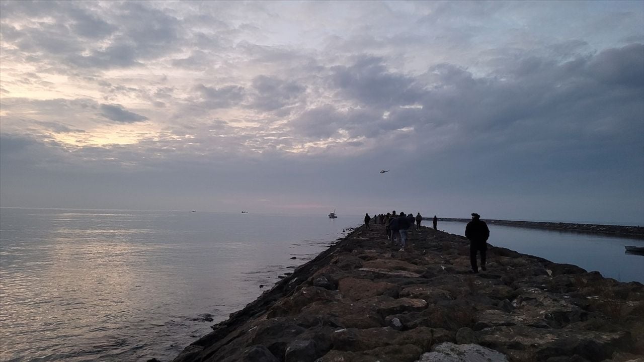 Samsun'da Kayıp Balıkçılar için Arama Kurtarma Çalışmaları Başladı