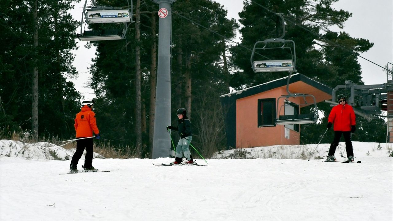 Sarıkamış Kayak Merkezi'nde Sezon Açılmadı, Ama Kayak Keyfi Devam Ediyor