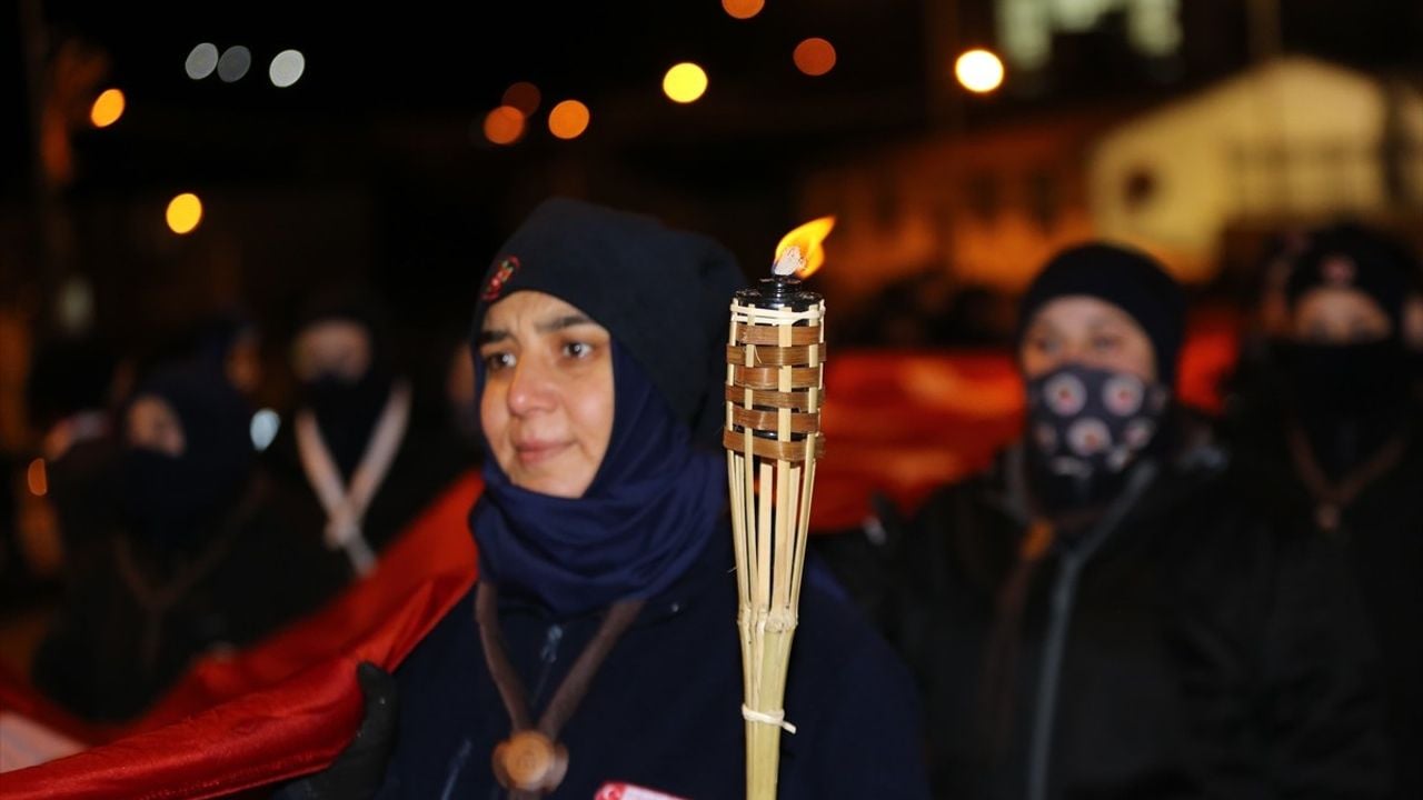 Sarıkamış Şehitleri Anısına Fener Alayı Düzenlendi