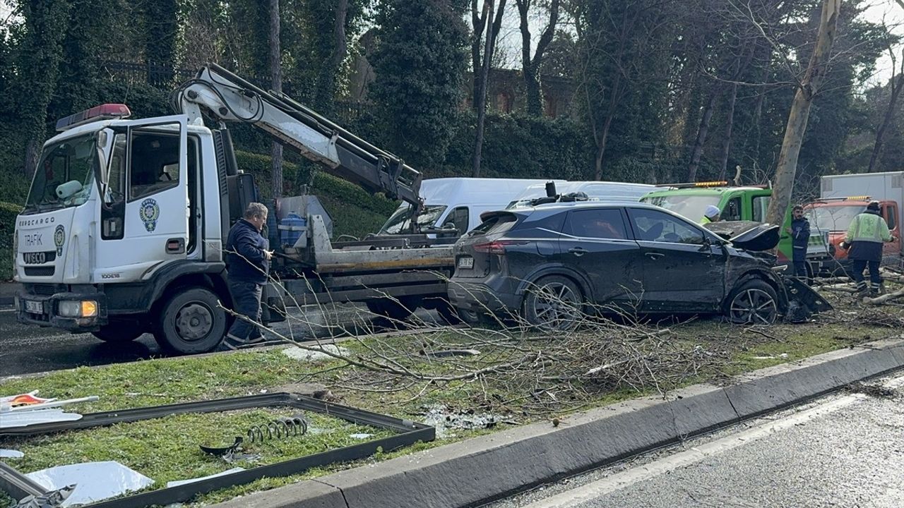 Sarıyer'de Zincirleme Trafik Kazası: 2 Yaralı