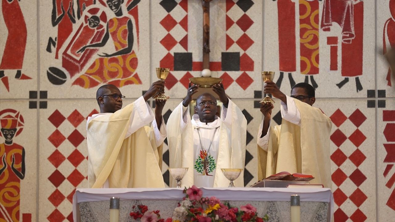 Senegal'de Geleneksel Enstrümanlarla Noel Ayini Düzenlendi