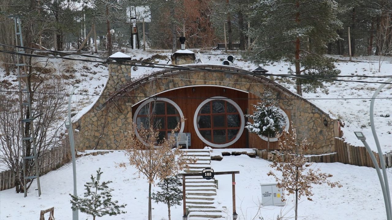 Sivas'taki Hobbit Evleri Karla Kaplandı