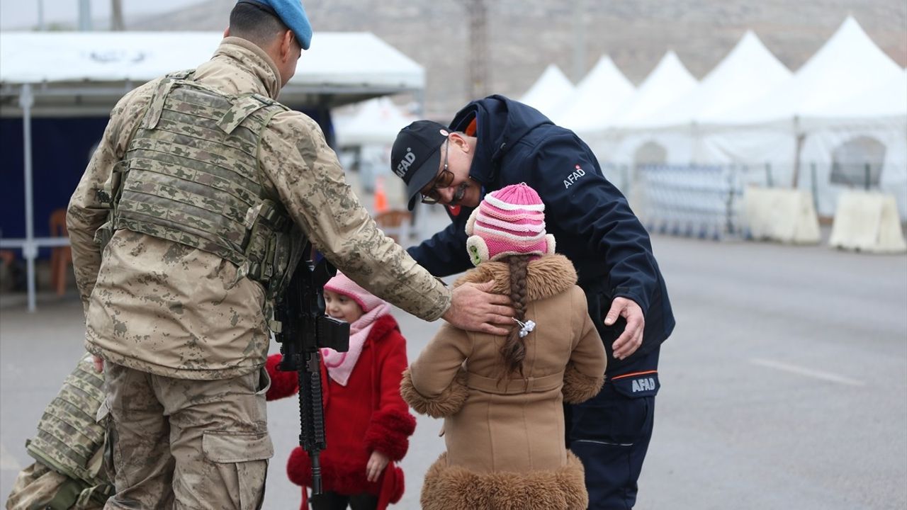 Suriyelilerin Hatay'daki Sınır Kapılarından Ülkelerine Dönüşleri Devam Ediyor