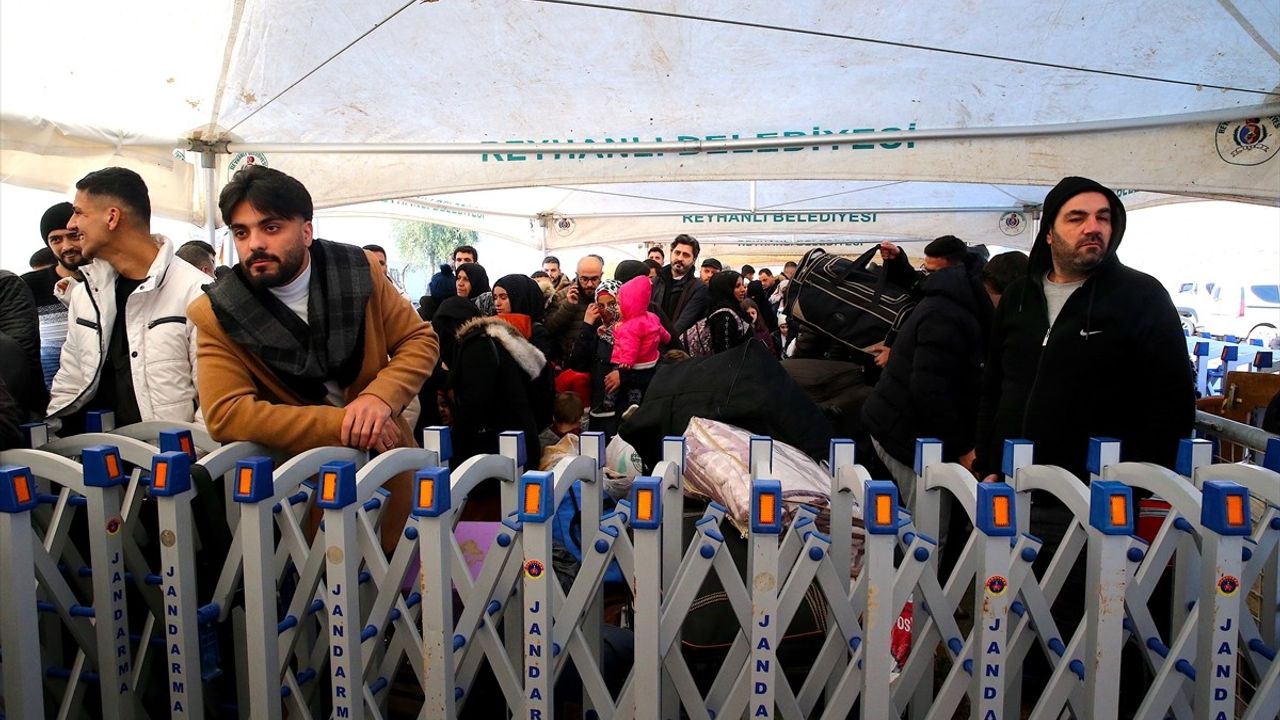 Suriyelilerin Hatay'daki Sınır Kapılarından Ülkelerine Dönüşü Devam Ediyor