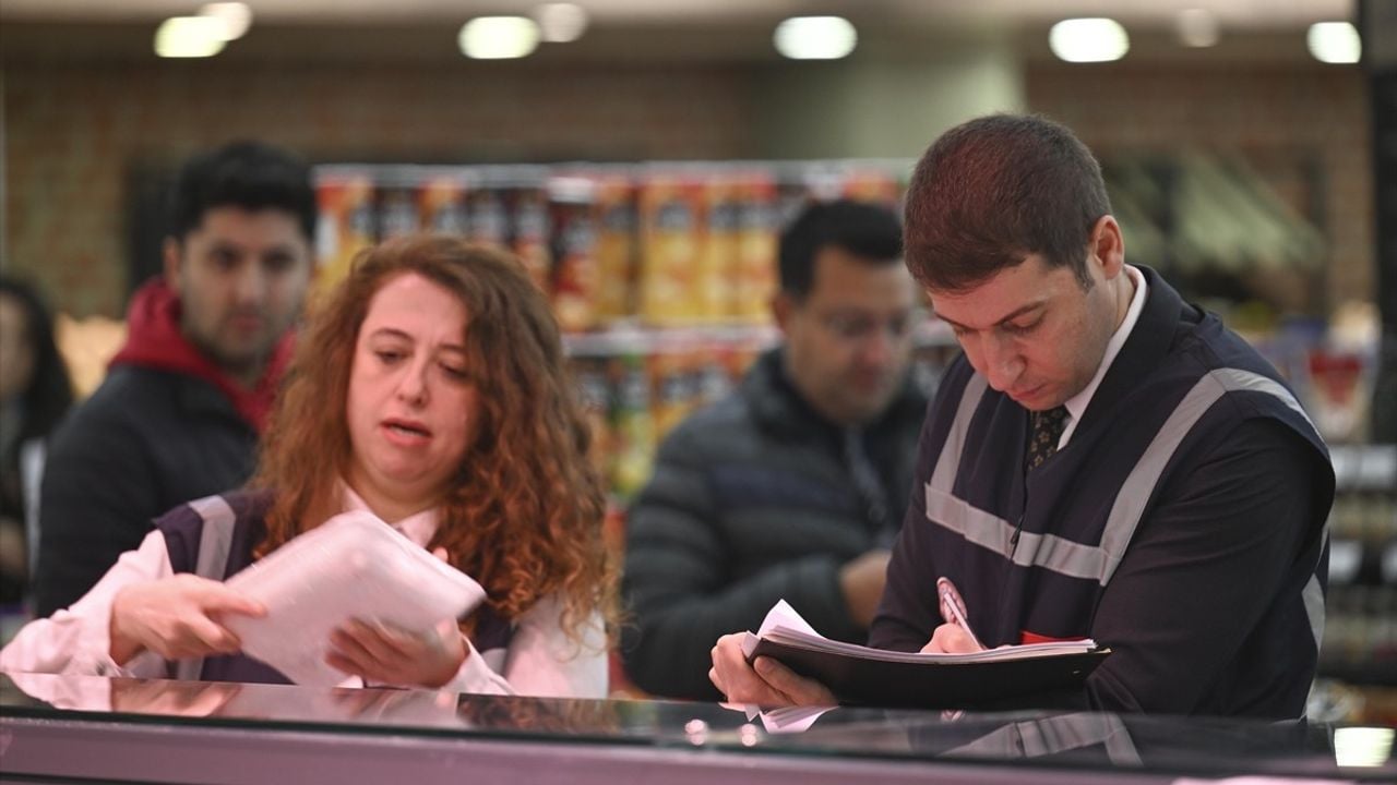 Ticaret Bakanlığı'ndan Asgari Ücret Artışına Tepki: Fahiş Fiyat ve Etiket Denetimi Başlatıldı