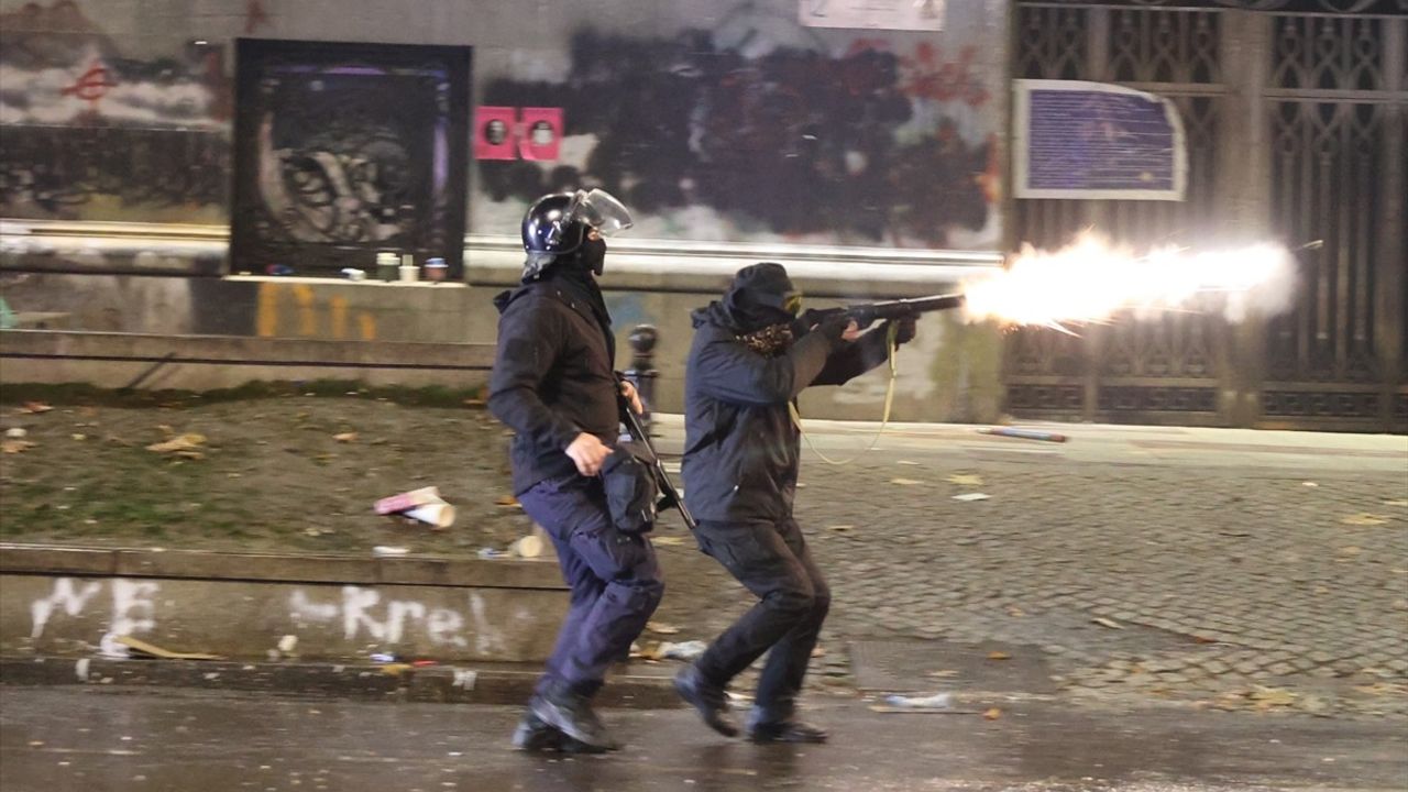 Tiflis'te Göstericilere Çevik Kuvvet Müdahalesi: Olaylar Büyüyor