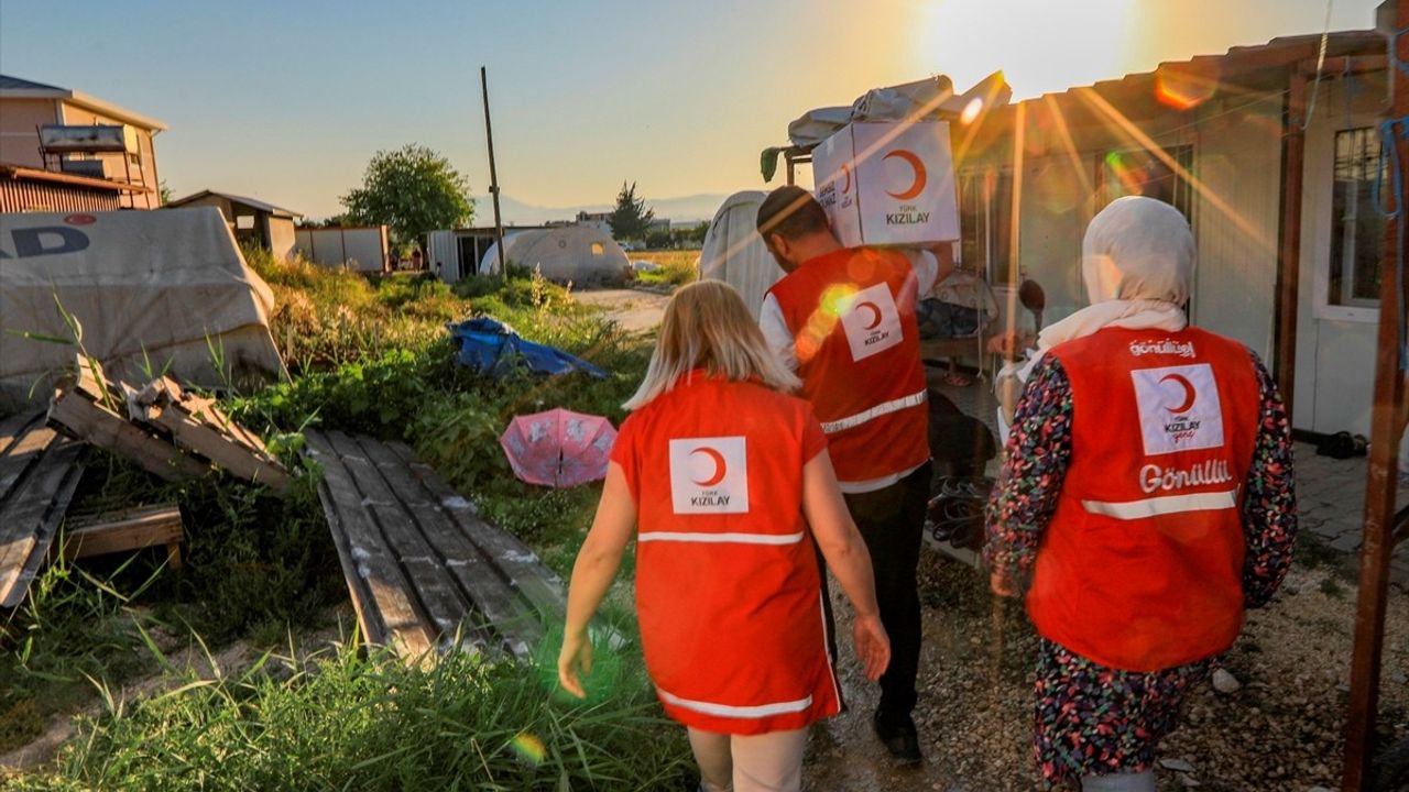 Türk Kızılay, 8 Aralık'ta Kırmızı Yelek Gönüllülük Ödüllerini Sahiplerini Buluyor