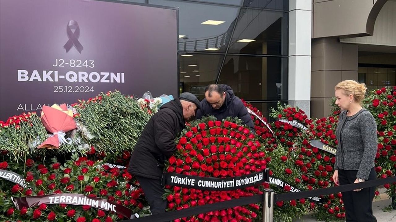 Türkiye, Kazakistan'daki Uçak Kazasında Hayatını Kaybedenleri Andı