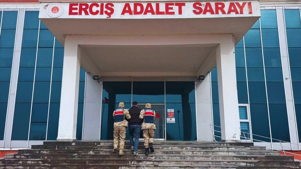 Van'da 11 Düzensiz Göçmen Yakalandı, 2 Şüpheli Tutuklandı