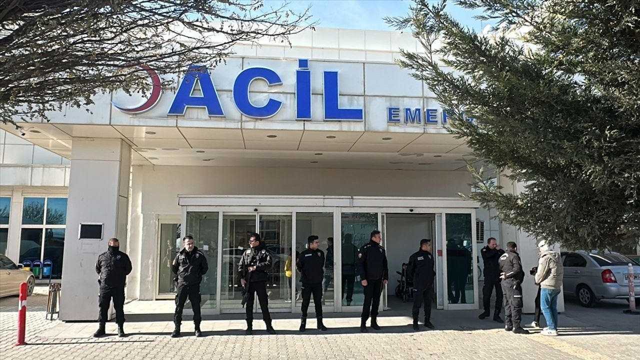 Van Erciş'te Husumetli Aileler Arasında Kavga: 15 Yaralı