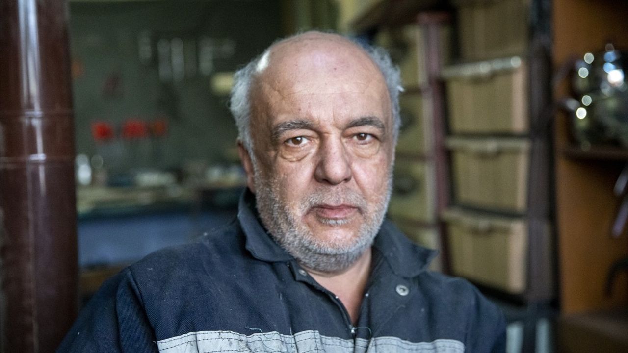 Zafer Yıldız, Kayınpederinden Kalan Dükkanla Mutfak Eşyalarına Yeniden Hayat Veriyor