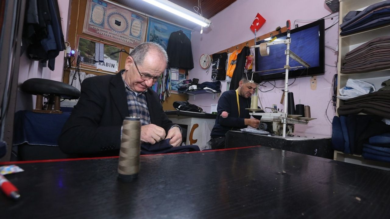 Zonguldak'ta Baba-Oğul 40 Yıldır Terzilik Yapıyor
