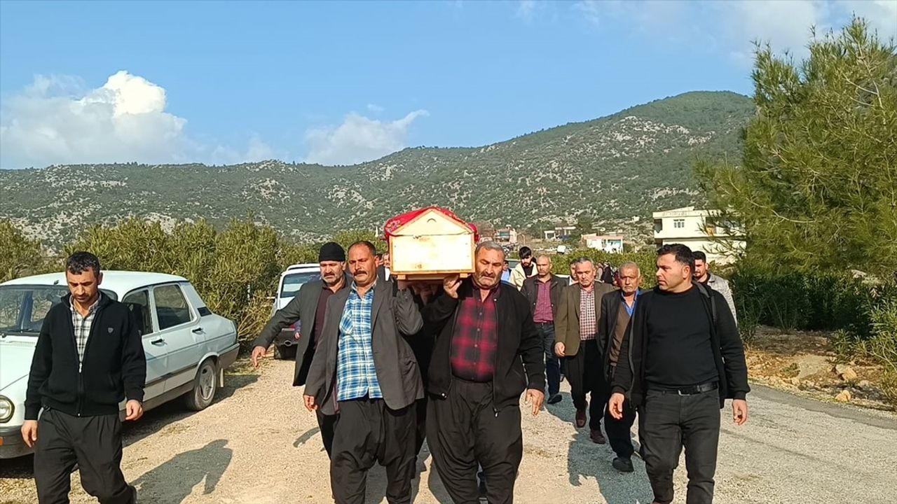 Adana'da Düğünde Maganda Kurşunuyla Ölen 9 Yaşındaki Çocuğun Cenazesi Defnedildi