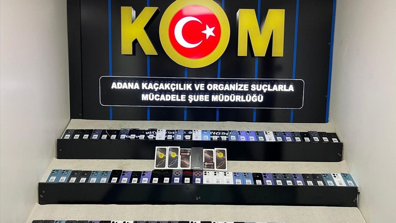 Adana'da Kamyondan 96 Gümrük Kaçağı Cep Telefonu Çıktı