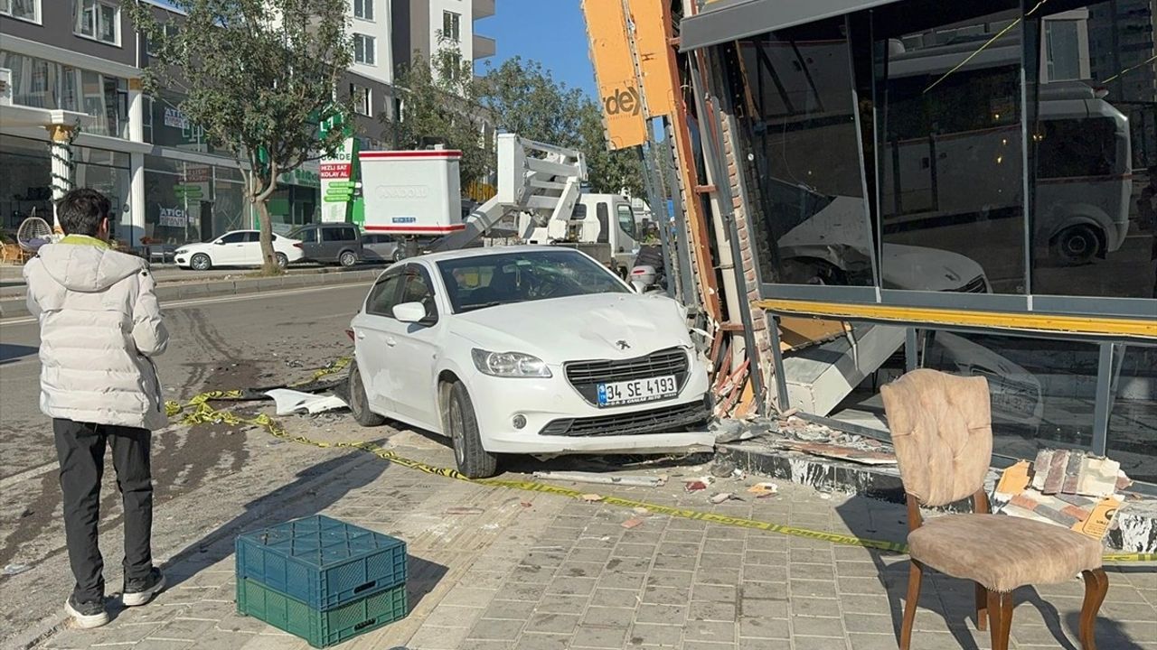 Adana'da Feci Kaza: Motosiklet Sürücüsü Hayatını Kaybetti, 3 Yaralı