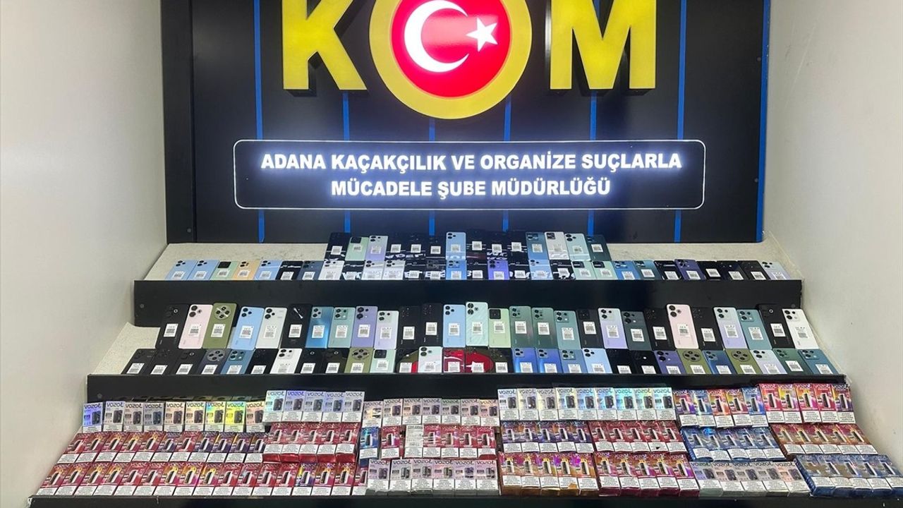 Adana'da Tırda 100 Kaçak Cep Telefonu ve 300 Elektronik Sigaraya El Konuldu