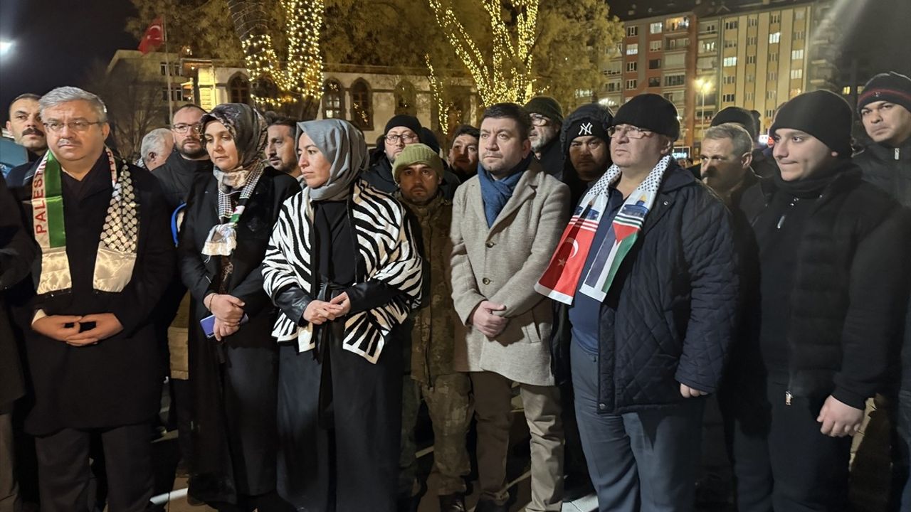 Afyonkarahisar'dan Galata Köprüsü'ne Zulme Karşı Ses Yükseltiliyor