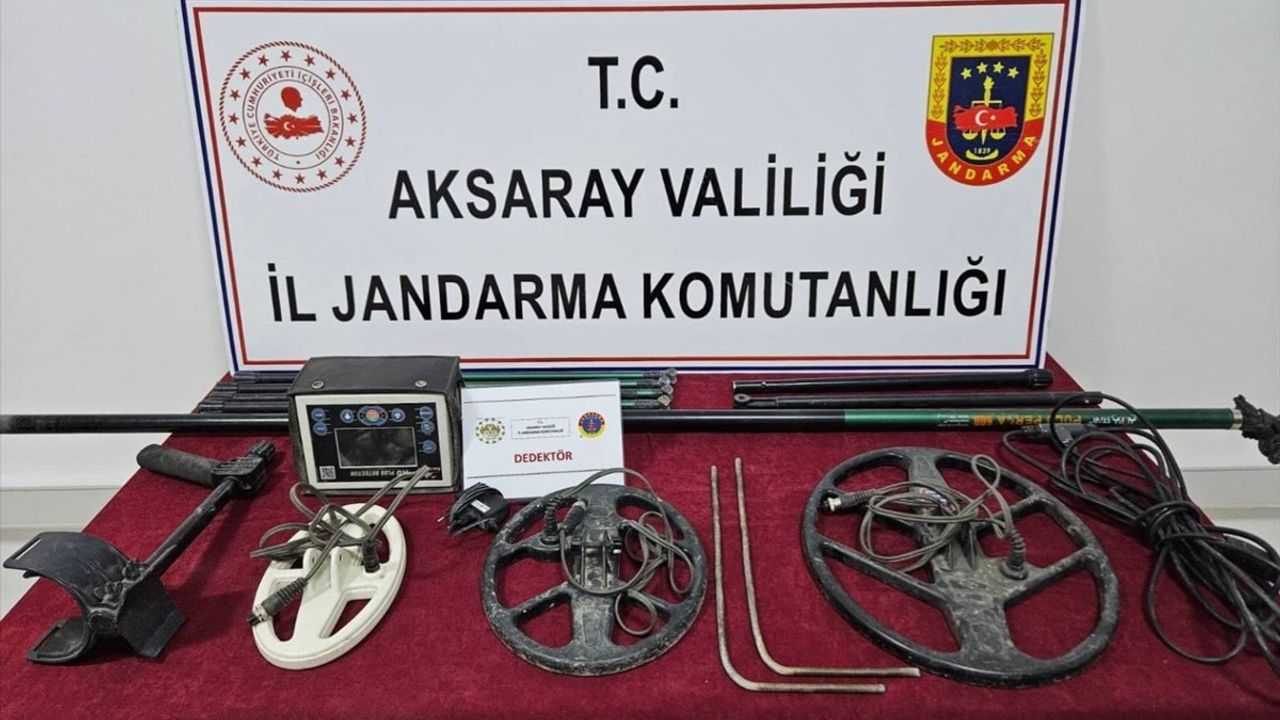 Aksaray'da Saman Balyalarıyla Gizlenen Kaçak Kazı Tüneli Ortaya Çıktı