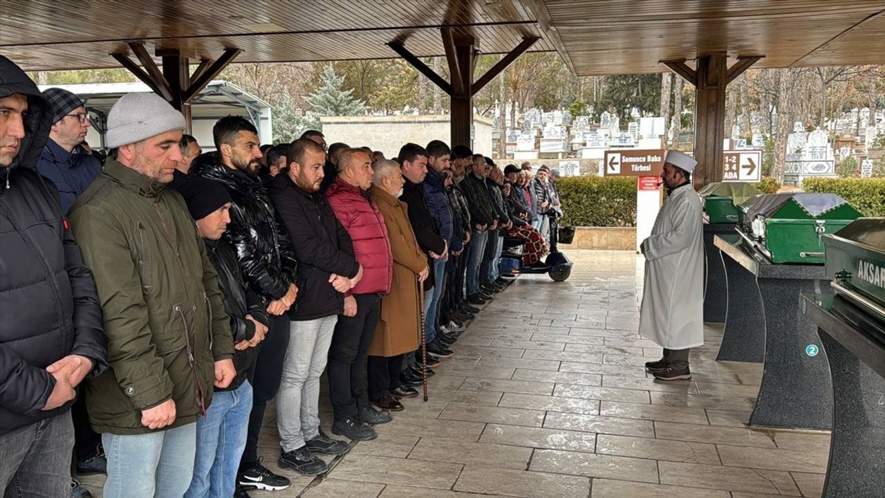 Aksaray'da Yangında Hayatını Kaybeden Çocuk Toprağa Verildi