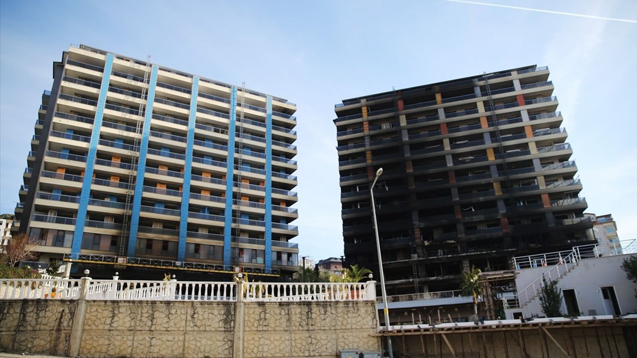 Alanya'daki Tadilat Halindeki Otelde Yangın Soruşturması Başlatıldı