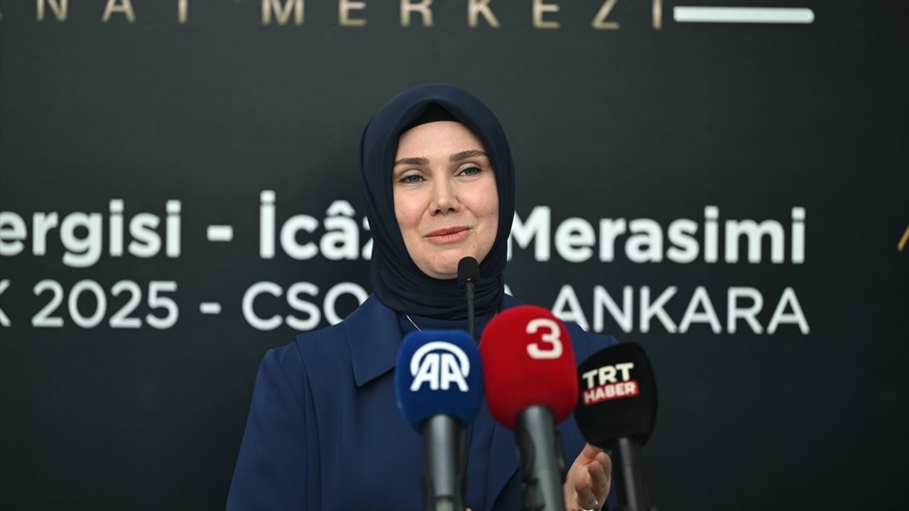 Ankara'da 58 Öğrencinin Eserleriyle Ebru Sergisi Açıldı