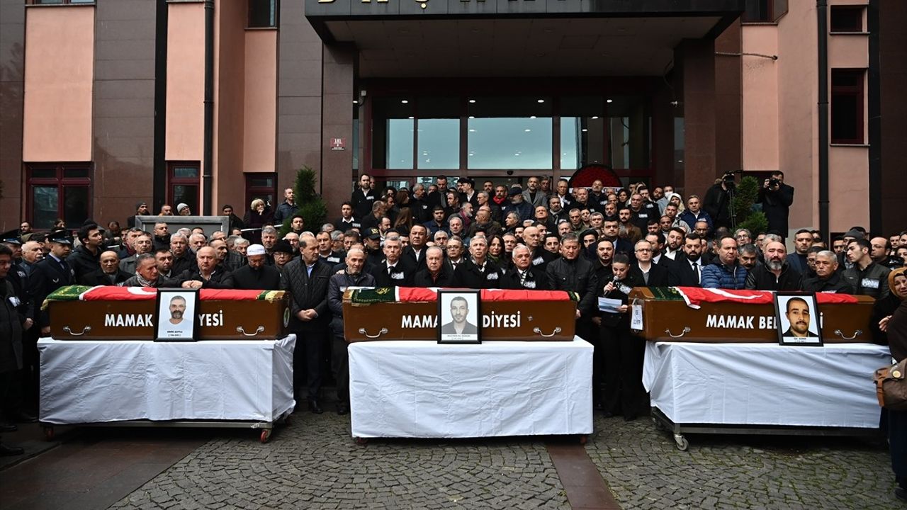 Ankara'da Kamyon Kazasında Hayatını Kaybeden 3 Belediyeci İçin Cenaze Töreni Düzenlendi