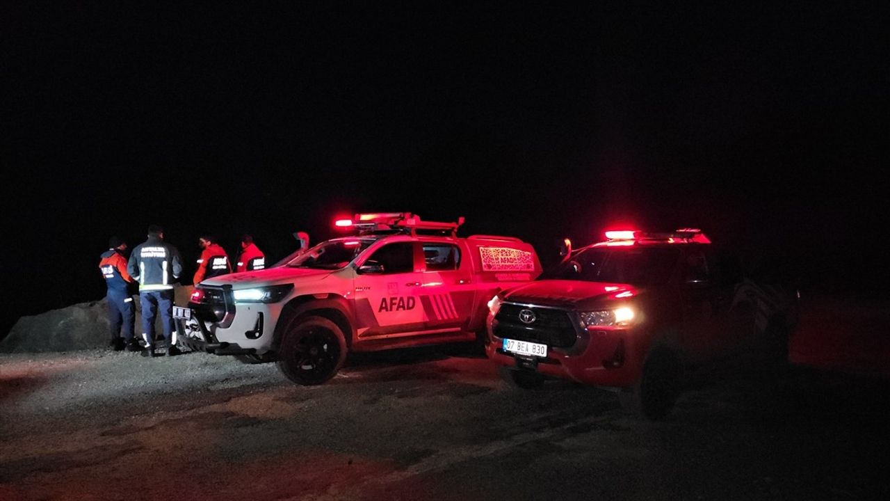 Antalya'da Mantar Toplarken Düşen Kişi Askeri Helikopterle Kurtarıldı