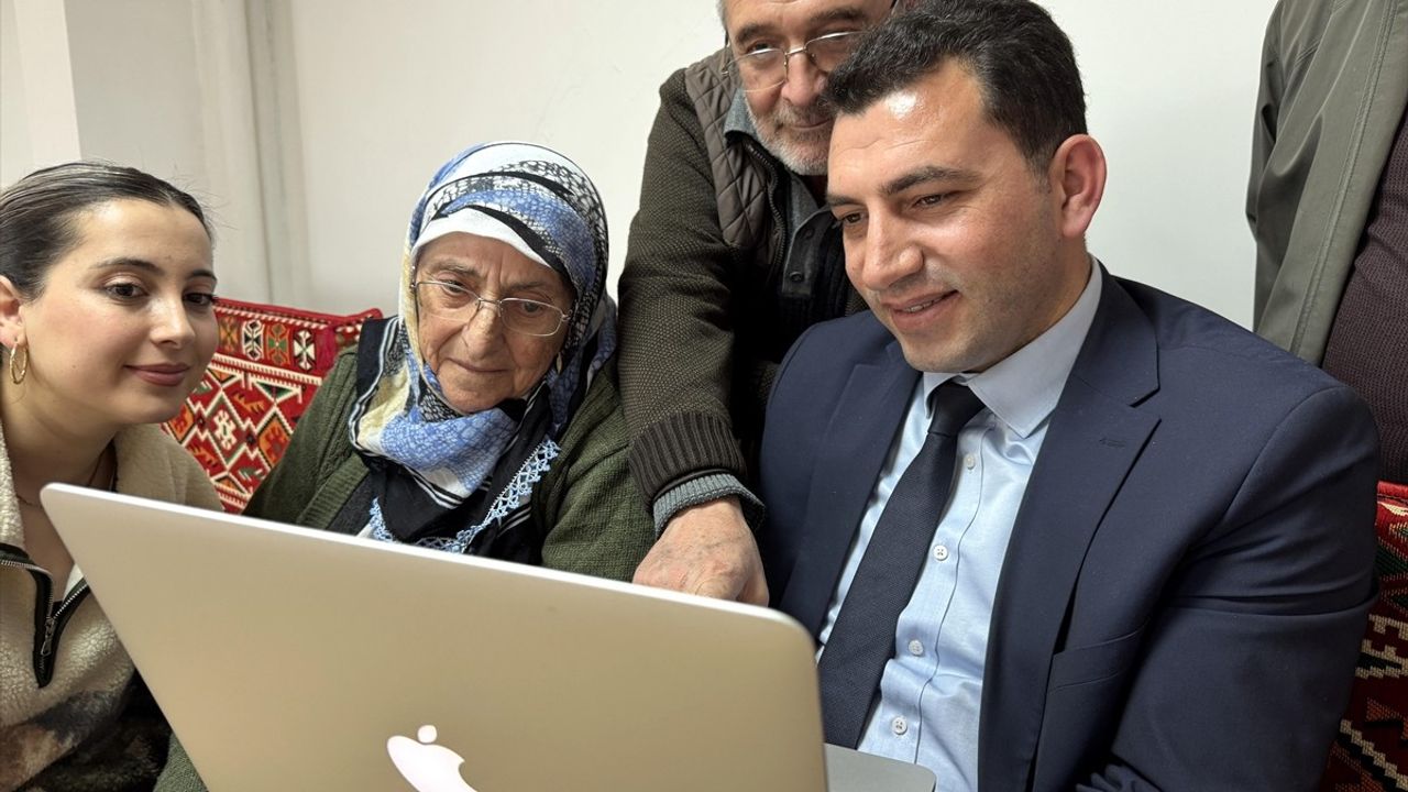 Ardahan Huzurevi Sakinleri, 'Yılın Kareleri' Oylamasına Katıldı