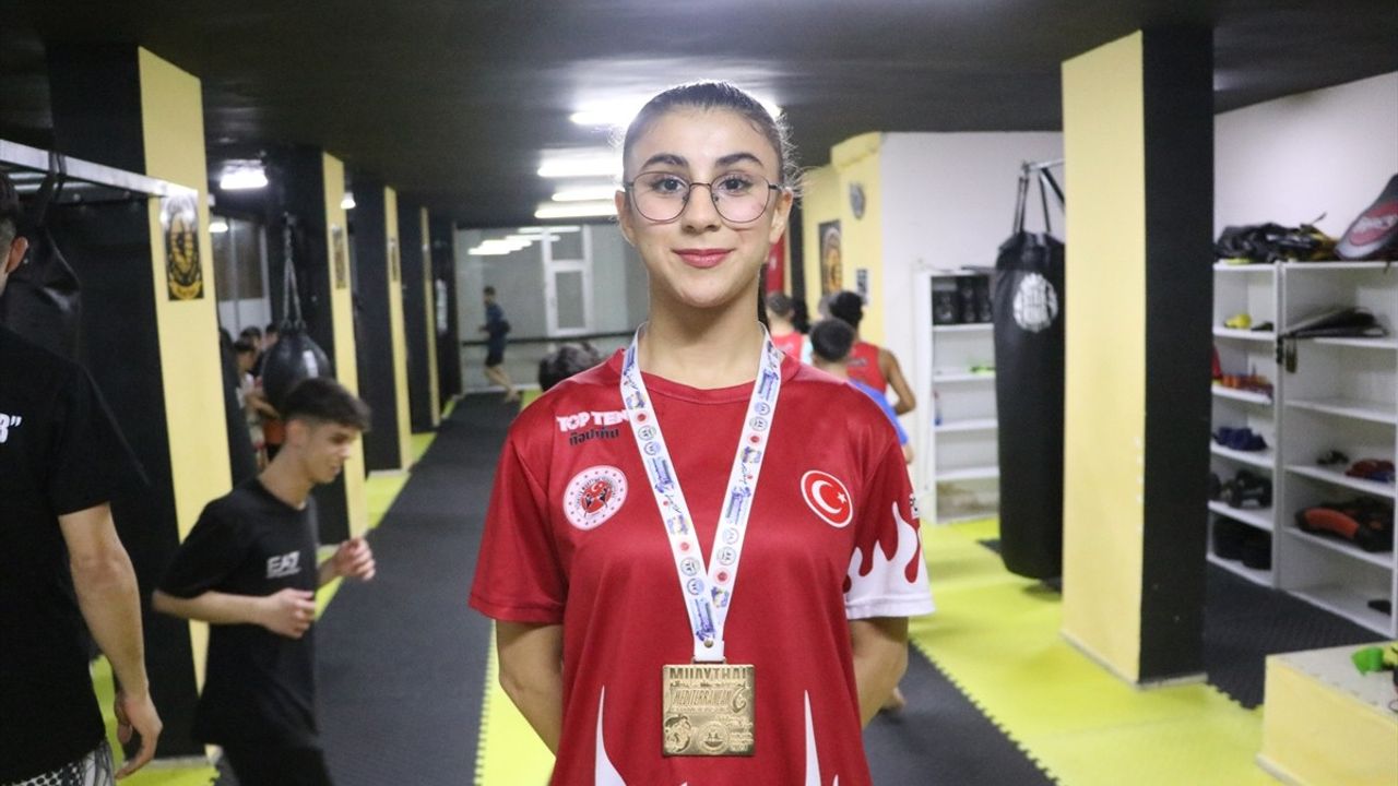 Astım Hastalığını Yenip 15 Madalya Kazanan Genç Sporcu: Ela Nur Gümüş