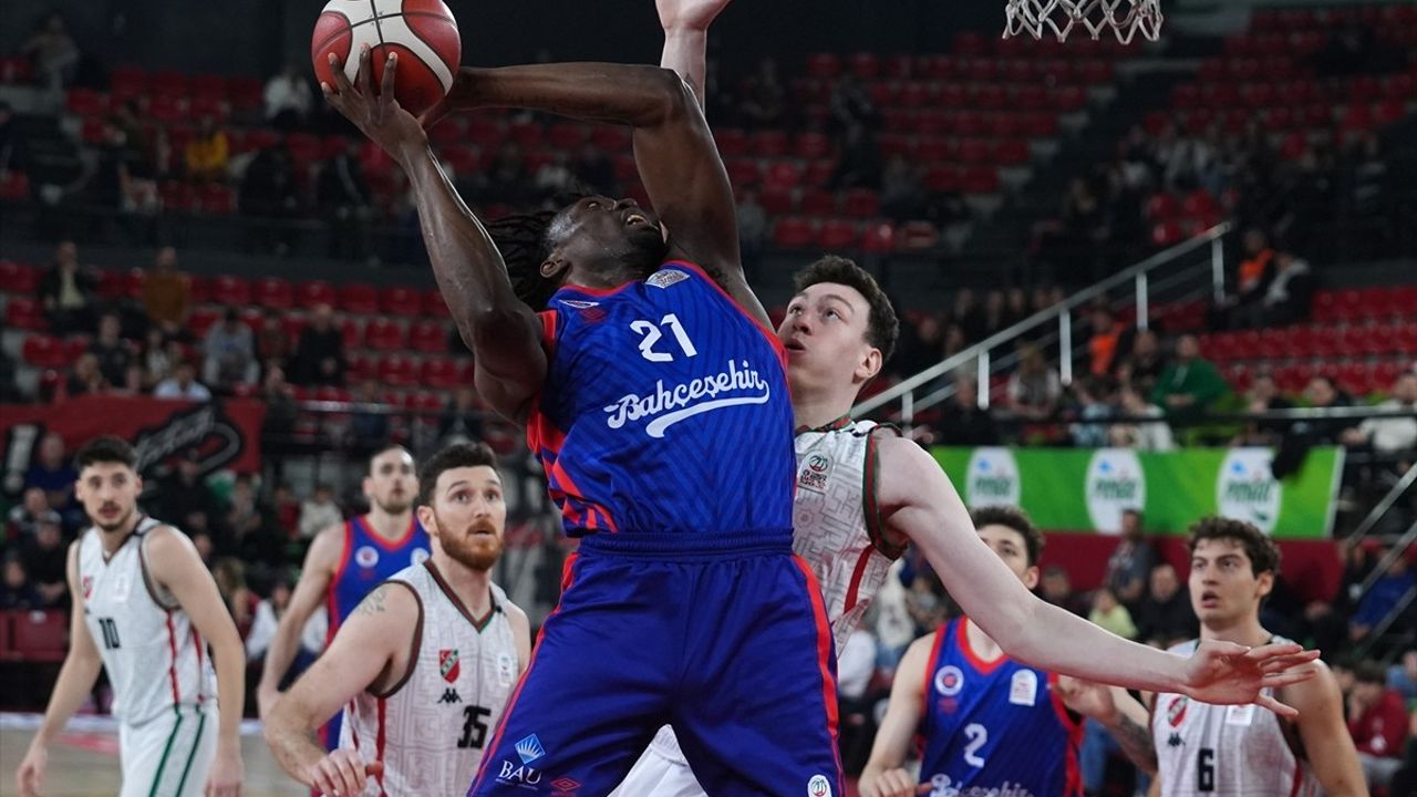 Bahçeşehir Koleji, Karşıyaka'yı Deplasmanda Yenerek Önemli Bir Galibiyet Aldı