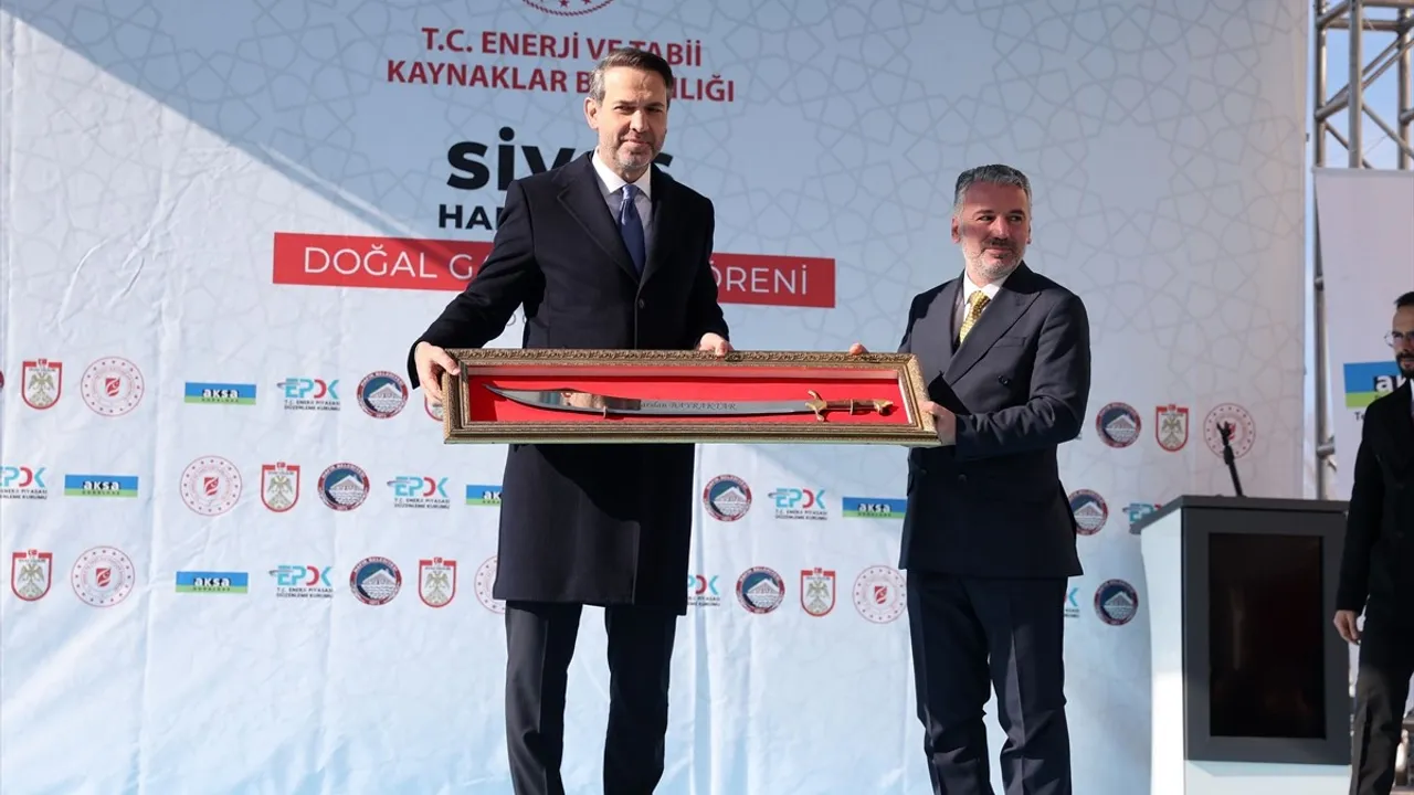 Bakan Bayraktar'dan Sivas'ta Doğal Gaz Açıklamaları: 2028 Hedefi 20 Milyon Hane