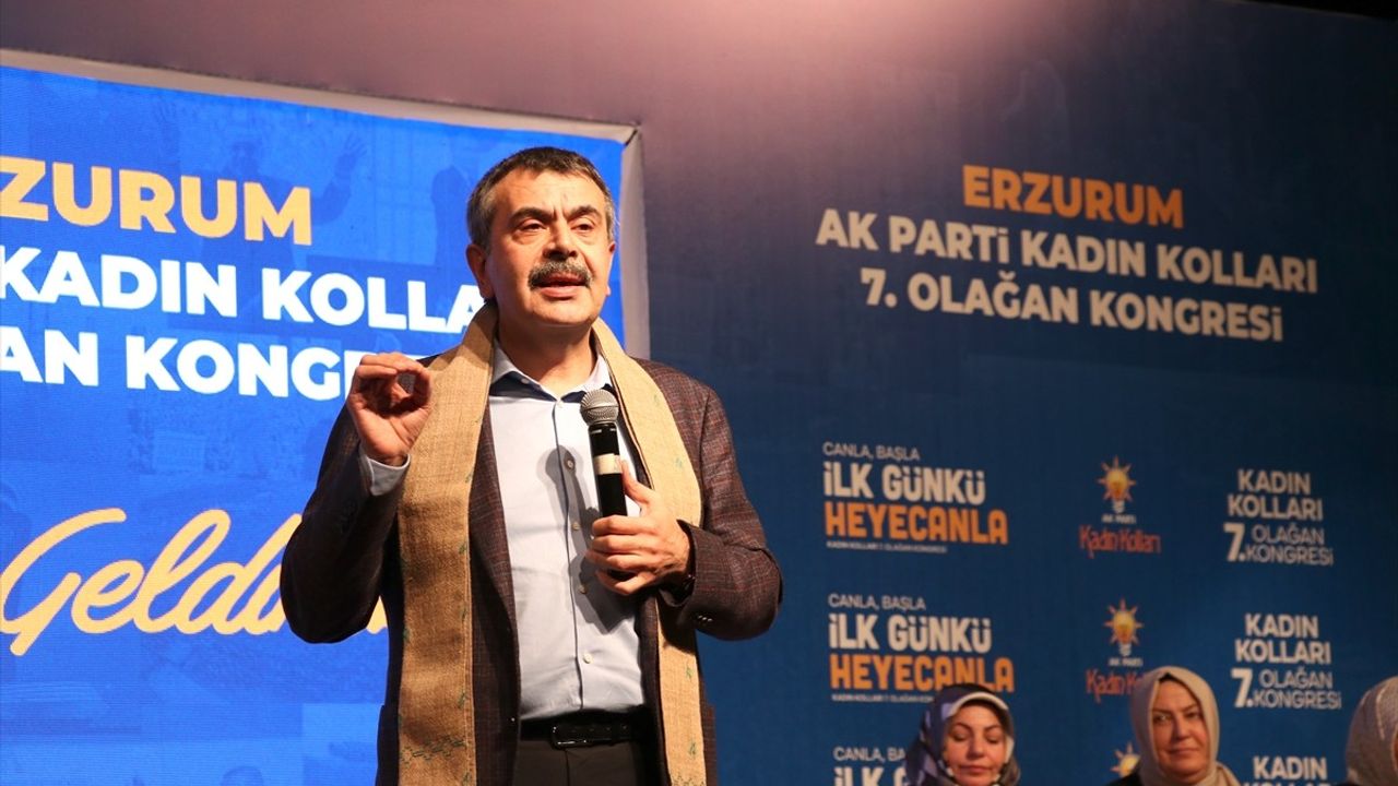 Bakan Tekin, Kadın Kolları Kongresi'nde CHP'yi Eleştirdi