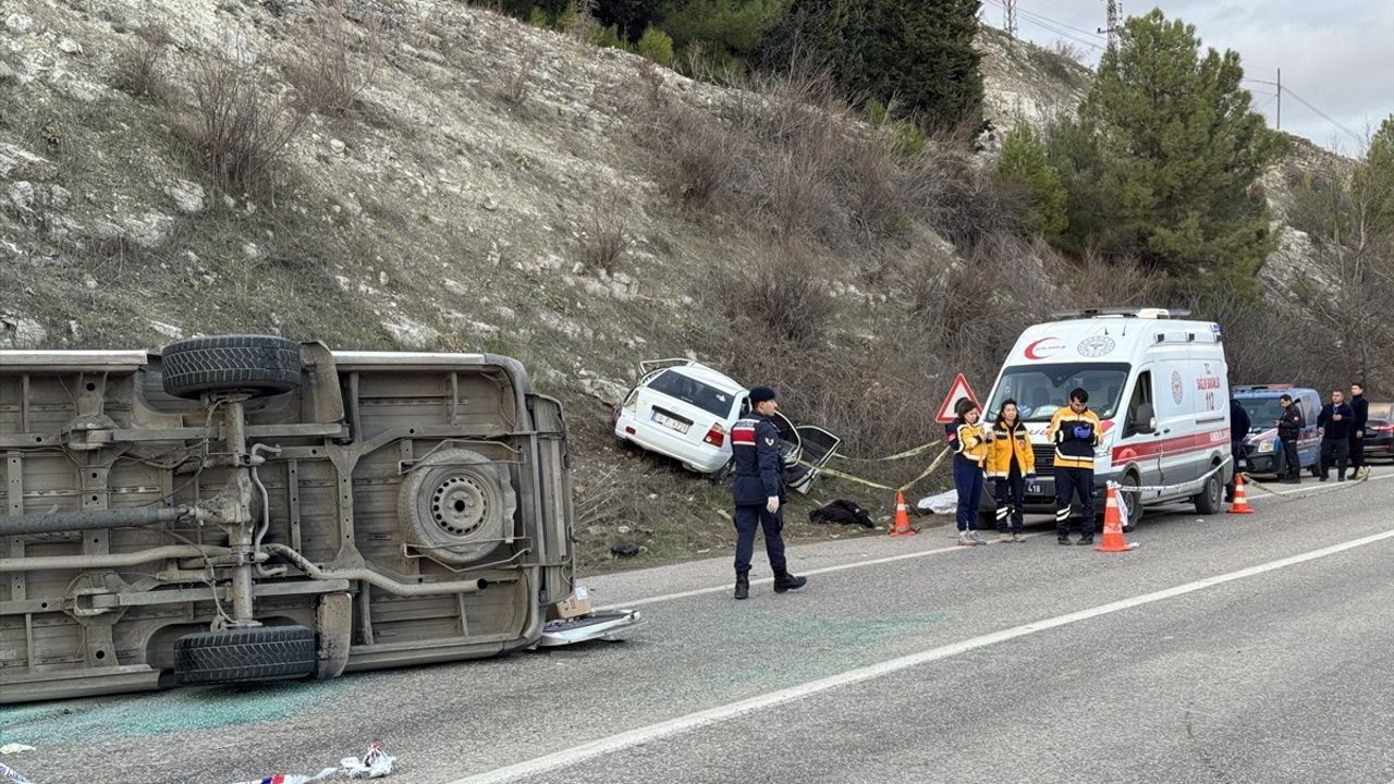 Balıkesir'deki Feci Kazada Hayatını Kaybeden İki Kişi Defnedildi