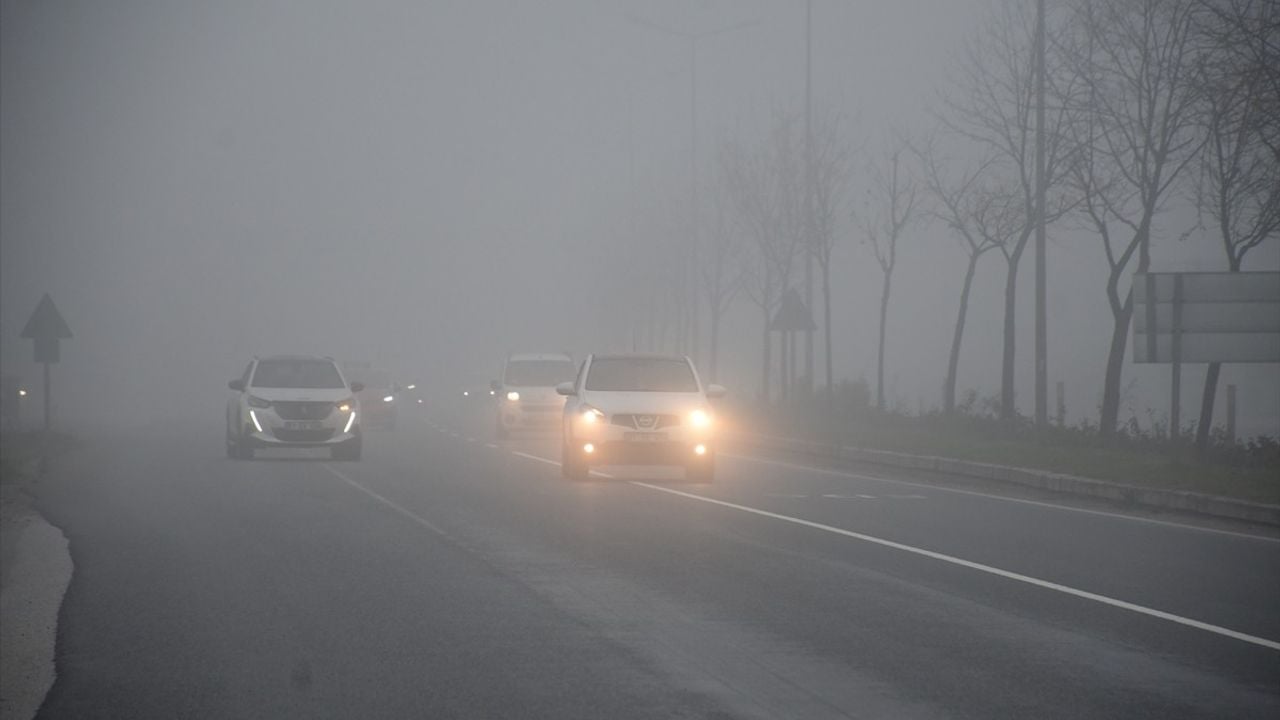 Bartın ve Düzce'de Sis Ulaşımı Olumsuz Etkiliyor